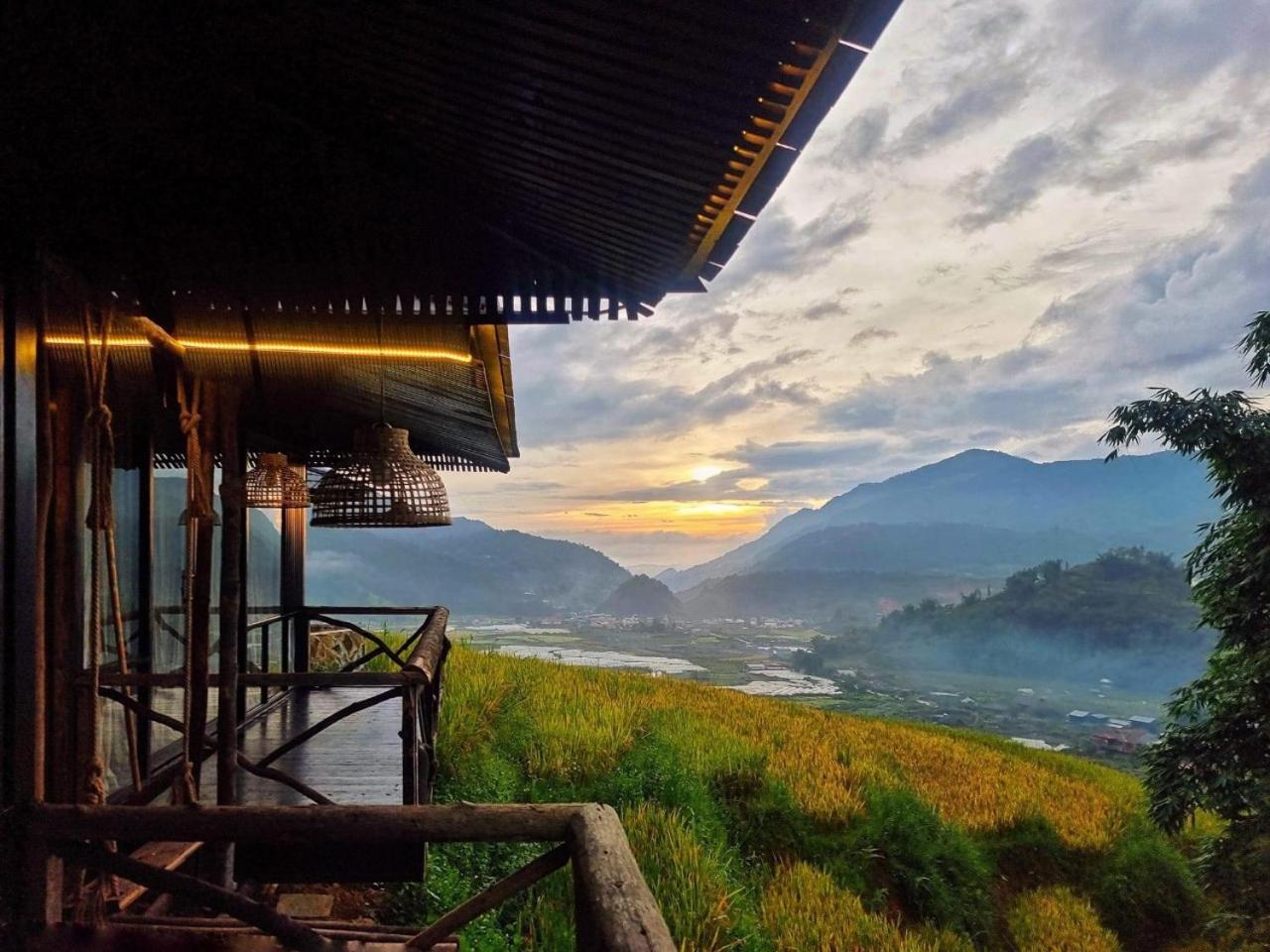 Black Ship Sapa Bagian luar foto